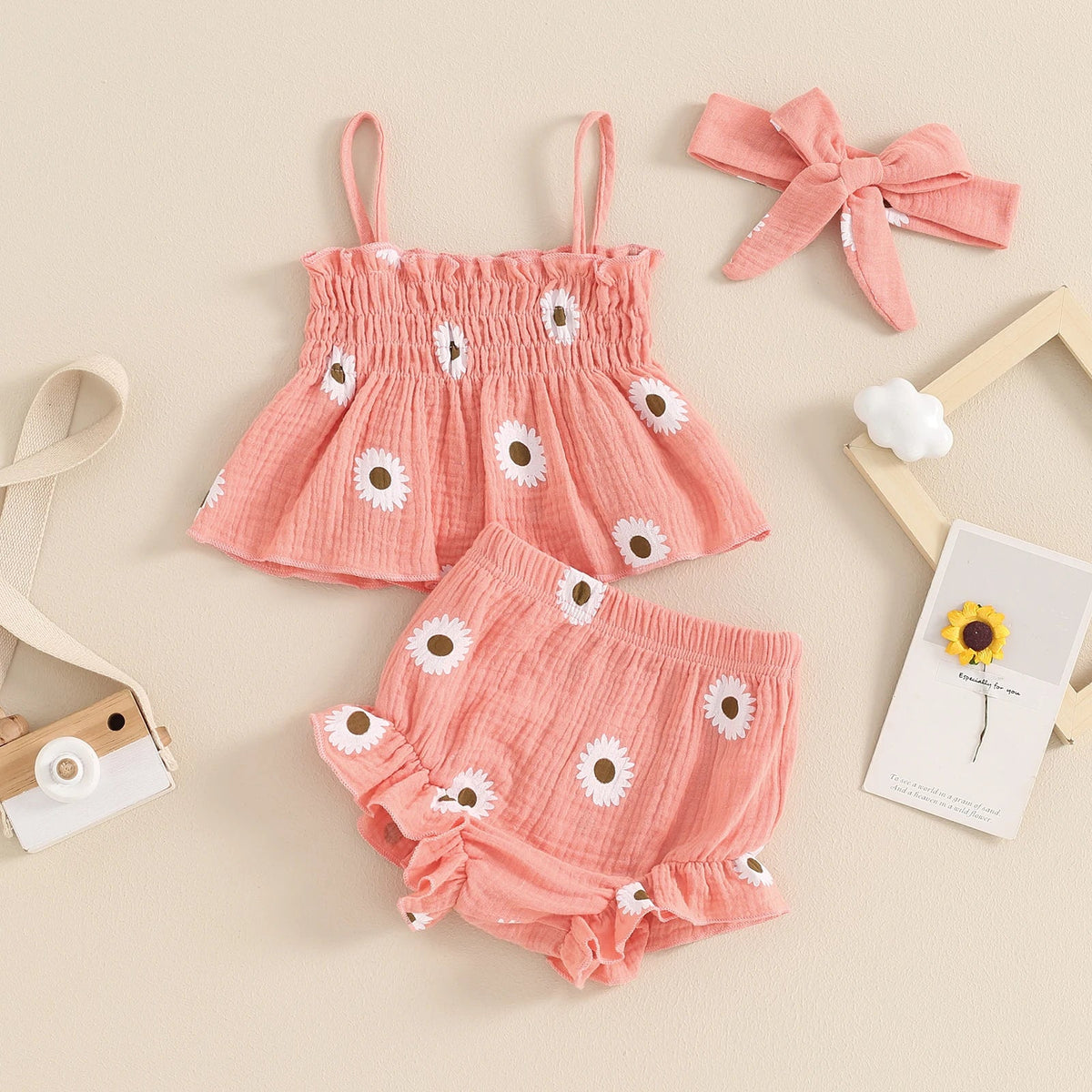 Daisy Ruffle Shorts Outfit - The Ollie Bee